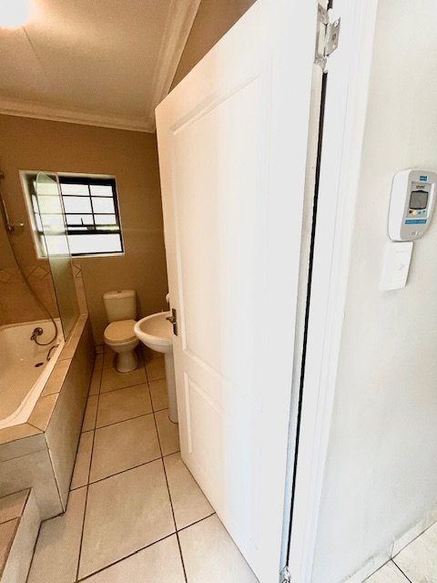 To Let 3 Bedroom Property for Rent in Reebok Western Cape